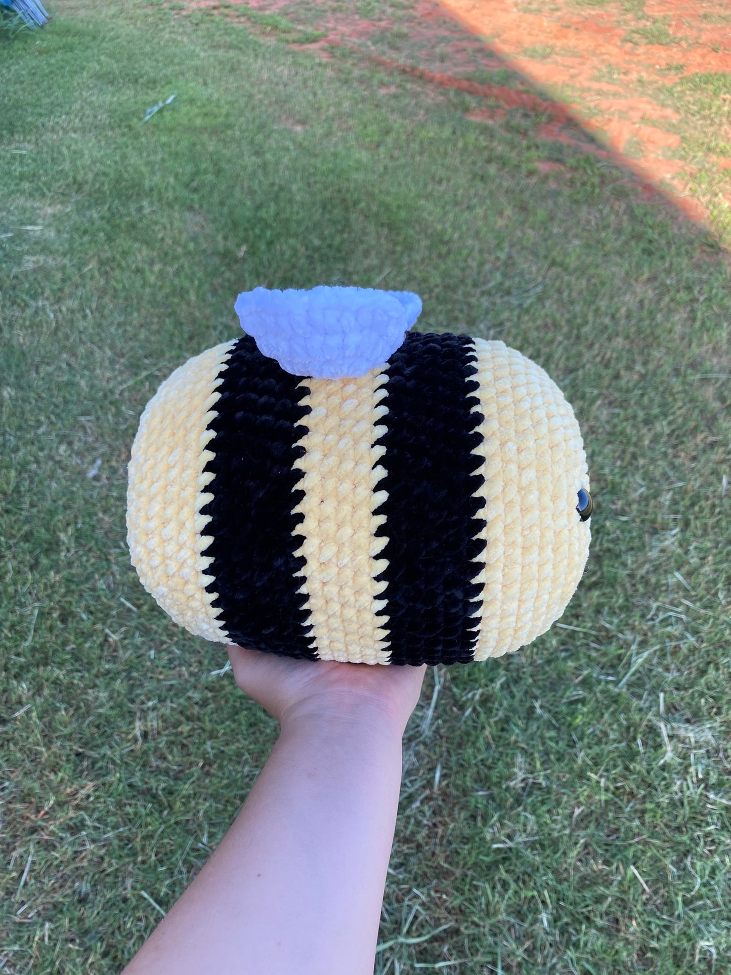 Jumbo Bee Crochet Pattern, Bumble Bee, Big Beginner Friendly Amigurumi (Digital Download PDF)